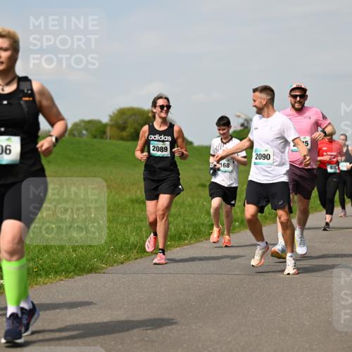 10.05.2026 - 8. Wedeler Halbmarathon Dr. Thomas Lammeyer http://msf.ph/oto/9694731 10.05.2026 11:19:51 Laufen 806, 777, 2089, 6168, 2090 meine-sportfotos.de