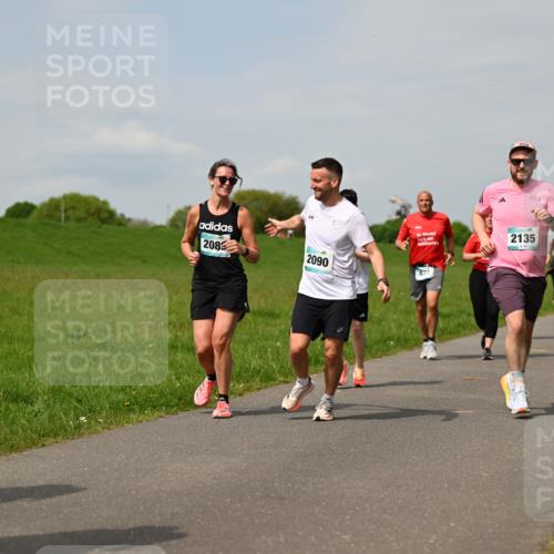 10.05.2026 - 8. Wedeler Halbmarathon Dr. Thomas Lammeyer http://msf.ph/oto/9694739 10.05.2026 11:19:52 Laufen 2085, 2090, 877, 2135 meine-sportfotos.de