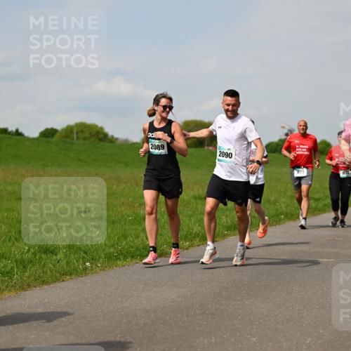 10.05.2026 - 8. Wedeler Halbmarathon Dr. Thomas Lammeyer http://msf.ph/oto/9694741 10.05.2026 11:19:52 Laufen 2089, 2090, 873, 872, 2135 meine-sportfotos.de