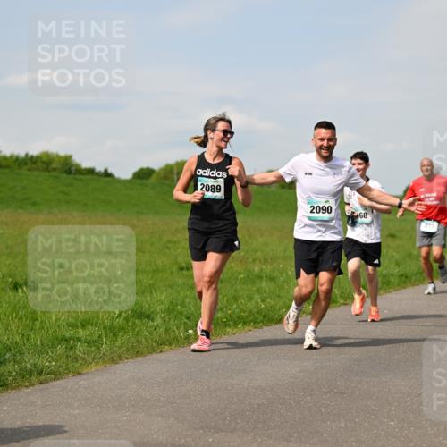 10.05.2026 - 8. Wedeler Halbmarathon Dr. Thomas Lammeyer http://msf.ph/oto/9694747 10.05.2026 11:19:53 Laufen 2089, 2090, 168, 871, 873, 213, 163 meine-sportfotos.de