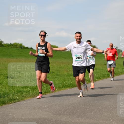 10.05.2026 - 8. Wedeler Halbmarathon Dr. Thomas Lammeyer http://msf.ph/oto/9694754 10.05.2026 11:19:53 Laufen 200, 2090, 168, 872, 873, 2135, 162 meine-sportfotos.de