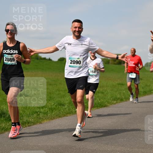 10.05.2026 - 8. Wedeler Halbmarathon Dr. Thomas Lammeyer http://msf.ph/oto/9694766 10.05.2026 11:19:54 Laufen 2089, 2090, 168, 873, 870, 2135, 162 meine-sportfotos.de