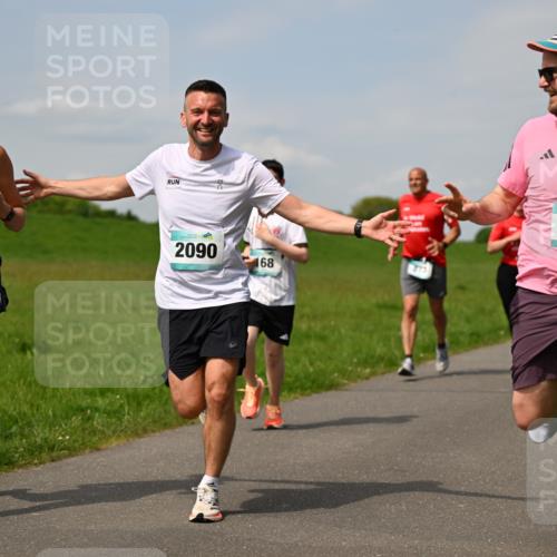 10.05.2026 - 8. Wedeler Halbmarathon Dr. Thomas Lammeyer http://msf.ph/oto/9694771 10.05.2026 11:19:54 Laufen 2089, 2090, 168, 273, 2135, 162 meine-sportfotos.de