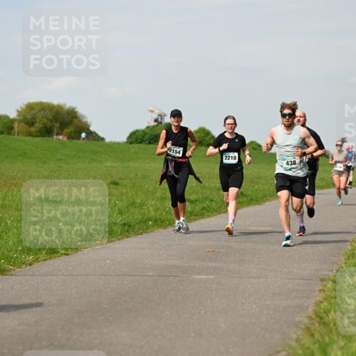 10.05.2026 - 8. Wedeler Halbmarathon Dr. Thomas Lammeyer http://msf.ph/oto/9694816 10.05.2026 11:19:58 Laufen 2154, 2210, 438 meine-sportfotos.de