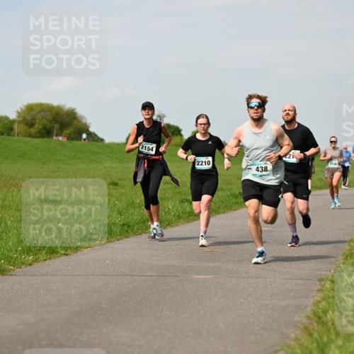 10.05.2026 - 8. Wedeler Halbmarathon Dr. Thomas Lammeyer http://msf.ph/oto/9694827 10.05.2026 11:19:59 Laufen 2154, 2106, 2210, 438, 2138 meine-sportfotos.de