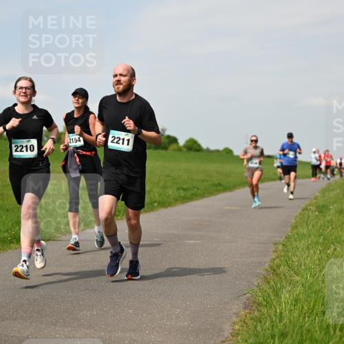 10.05.2026 - 8. Wedeler Halbmarathon Dr. Thomas Lammeyer http://msf.ph/oto/9694863 10.05.2026 11:20:01 Laufen 2154, 2211, 2210 meine-sportfotos.de
