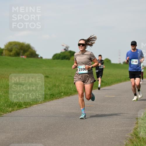 10.05.2026 - 8. Wedeler Halbmarathon Dr. Thomas Lammeyer http://msf.ph/oto/9694908 10.05.2026 11:20:04 Laufen 2100, 2138 meine-sportfotos.de