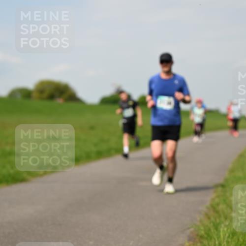 10.05.2026 - 8. Wedeler Halbmarathon Dr. Thomas Lammeyer http://msf.ph/oto/9694936 10.05.2026 11:20:06 Laufen  meine-sportfotos.de