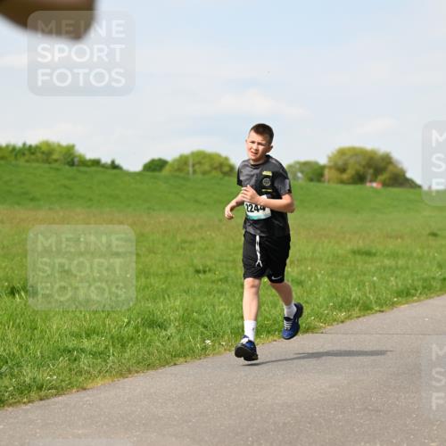 10.05.2026 - 8. Wedeler Halbmarathon Dr. Thomas Lammeyer http://msf.ph/oto/9694962 10.05.2026 11:20:09 Laufen 2244 meine-sportfotos.de