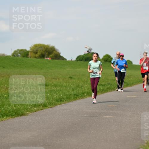 10.05.2026 - 8. Wedeler Halbmarathon Dr. Thomas Lammeyer http://msf.ph/oto/9694977 10.05.2026 11:20:11 Laufen 333, 927, 865, 970, 655 meine-sportfotos.de
