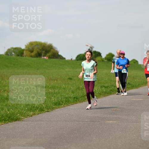 10.05.2026 - 8. Wedeler Halbmarathon Dr. Thomas Lammeyer http://msf.ph/oto/9694981 10.05.2026 11:20:12 Laufen 655, 970, 927 meine-sportfotos.de