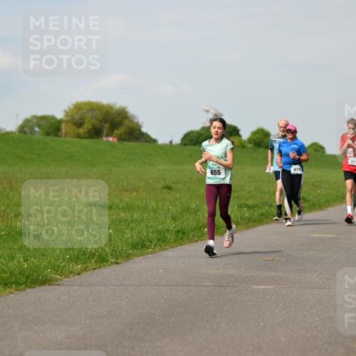 10.05.2026 - 8. Wedeler Halbmarathon Dr. Thomas Lammeyer http://msf.ph/oto/9694983 10.05.2026 11:20:11 Laufen 970, 655, 927, 865, 933 meine-sportfotos.de