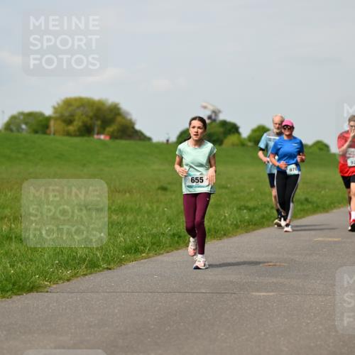 10.05.2026 - 8. Wedeler Halbmarathon Dr. Thomas Lammeyer http://msf.ph/oto/9694988 10.05.2026 11:20:12 Laufen 927, 970, 465, 655, 933 meine-sportfotos.de