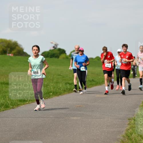 10.05.2026 - 8. Wedeler Halbmarathon Dr. Thomas Lammeyer http://msf.ph/oto/9694996 10.05.2026 11:20:12 Laufen 655, 970, 927 meine-sportfotos.de