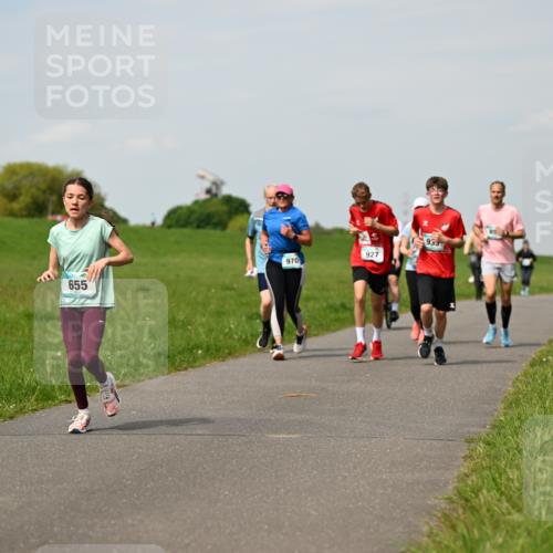 10.05.2026 - 8. Wedeler Halbmarathon Dr. Thomas Lammeyer http://msf.ph/oto/9695000 10.05.2026 11:20:13 Laufen 655, 970, 927, 933 meine-sportfotos.de