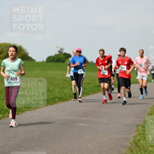 10.05.2026 - 8. Wedeler Halbmarathon Dr. Thomas Lammeyer http://msf.ph/oto/9695005 10.05.2026 11:20:13 Laufen 655, 970, 927, 933 meine-sportfotos.de