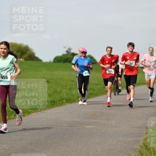 10.05.2026 - 8. Wedeler Halbmarathon Dr. Thomas Lammeyer http://msf.ph/oto/9695009 10.05.2026 11:20:13 Laufen 655, 970, 921 meine-sportfotos.de