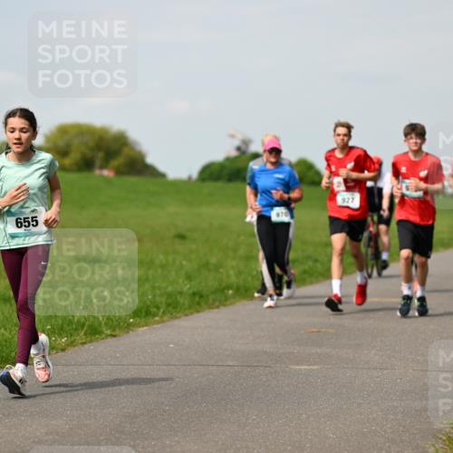 10.05.2026 - 8. Wedeler Halbmarathon Dr. Thomas Lammeyer http://msf.ph/oto/9695014 10.05.2026 11:20:14 Laufen 655, 970, 927 meine-sportfotos.de