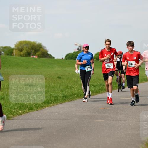 10.05.2026 - 8. Wedeler Halbmarathon Dr. Thomas Lammeyer http://msf.ph/oto/9695016 10.05.2026 11:20:14 Laufen 655, 970, 927, 933 meine-sportfotos.de