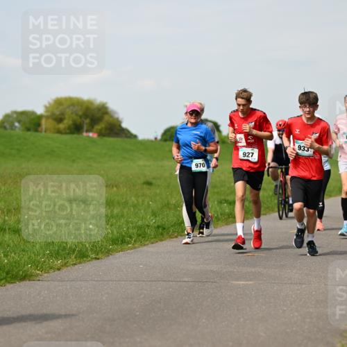 10.05.2026 - 8. Wedeler Halbmarathon Dr. Thomas Lammeyer http://msf.ph/oto/9695023 10.05.2026 11:20:14 Laufen 655, 970, 927, 933 meine-sportfotos.de