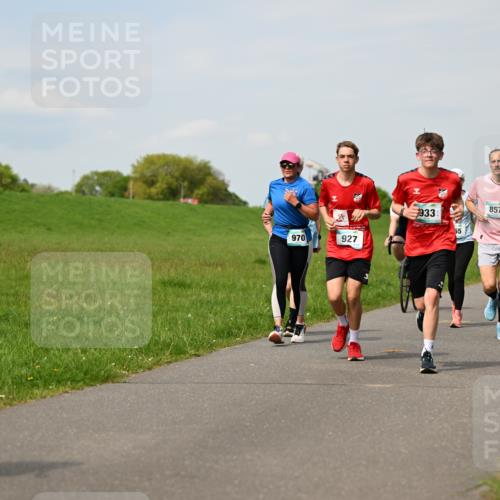 10.05.2026 - 8. Wedeler Halbmarathon Dr. Thomas Lammeyer http://msf.ph/oto/9695028 10.05.2026 11:20:15 Laufen 970, 927, 933, 857 meine-sportfotos.de