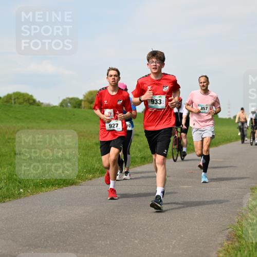 10.05.2026 - 8. Wedeler Halbmarathon Dr. Thomas Lammeyer http://msf.ph/oto/9695046 10.05.2026 11:20:16 Laufen 927, 933, 857 meine-sportfotos.de