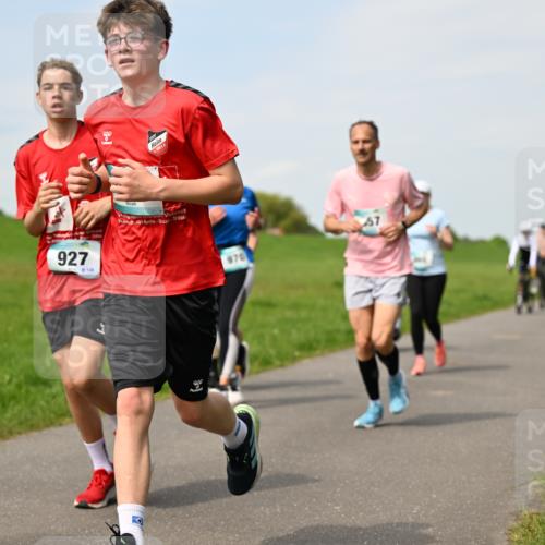 10.05.2026 - 8. Wedeler Halbmarathon Dr. Thomas Lammeyer http://msf.ph/oto/9695069 10.05.2026 11:20:18 Laufen 927, 970 meine-sportfotos.de