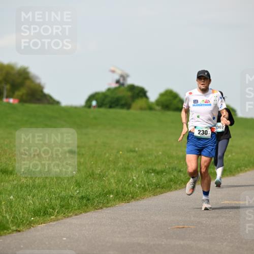 10.05.2026 - 8. Wedeler Halbmarathon Dr. Thomas Lammeyer http://msf.ph/oto/9695111 10.05.2026 11:20:27 Laufen 230, 007 meine-sportfotos.de