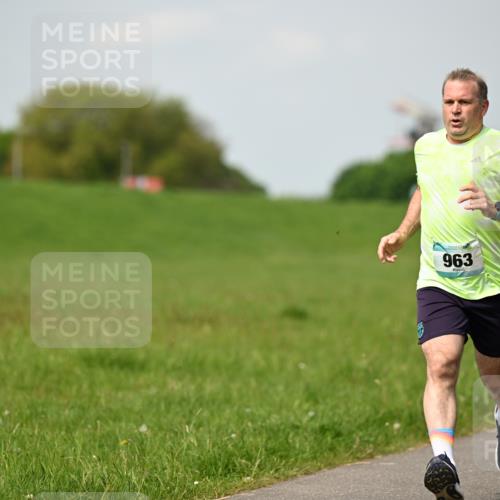 10.05.2026 - 8. Wedeler Halbmarathon Dr. Thomas Lammeyer http://msf.ph/oto/9695151 10.05.2026 11:20:41 Laufen 963 meine-sportfotos.de