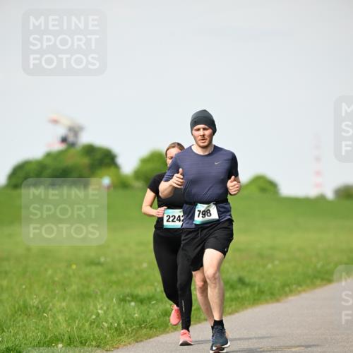 10.05.2026 - 8. Wedeler Halbmarathon Dr. Thomas Lammeyer http://msf.ph/oto/9695167 10.05.2026 11:20:57 Laufen 2242, 798 meine-sportfotos.de