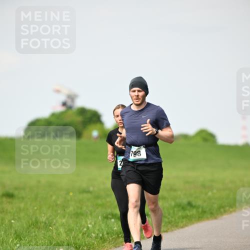 10.05.2026 - 8. Wedeler Halbmarathon Dr. Thomas Lammeyer http://msf.ph/oto/9695174 10.05.2026 11:20:58 Laufen 798 meine-sportfotos.de