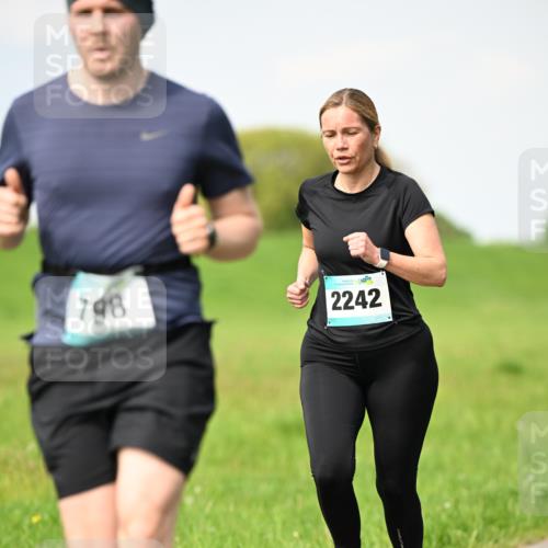 10.05.2026 - 8. Wedeler Halbmarathon Dr. Thomas Lammeyer http://msf.ph/oto/9695209 10.05.2026 11:21:01 Laufen 798, 2242 meine-sportfotos.de