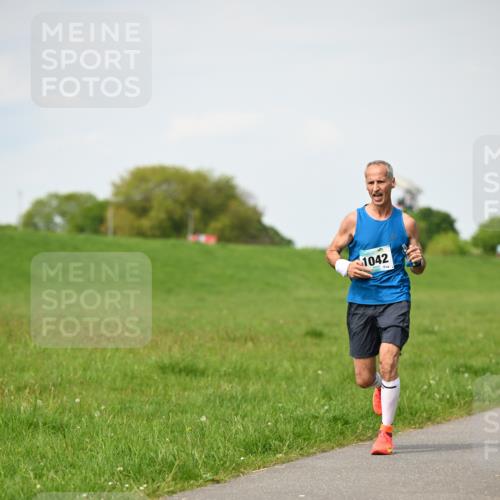10.05.2026 - 8. Wedeler Halbmarathon Dr. Thomas Lammeyer http://msf.ph/oto/9695301 10.05.2026 11:21:15 Laufen 1042 meine-sportfotos.de