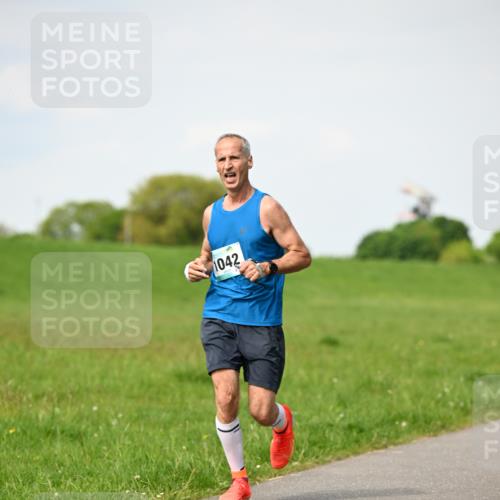 10.05.2026 - 8. Wedeler Halbmarathon Dr. Thomas Lammeyer http://msf.ph/oto/9695318 10.05.2026 11:21:16 Laufen 1042 meine-sportfotos.de