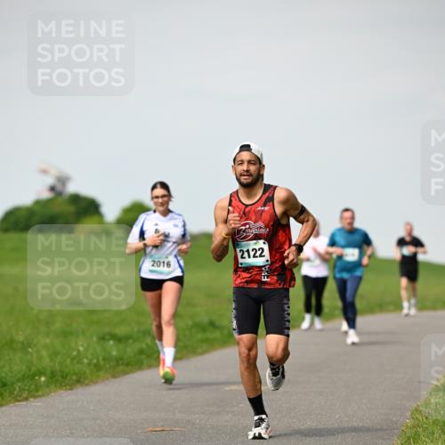 10.05.2026 - 8. Wedeler Halbmarathon Dr. Thomas Lammeyer http://msf.ph/oto/9695343 10.05.2026 11:21:18 Laufen 2016, 2122 meine-sportfotos.de