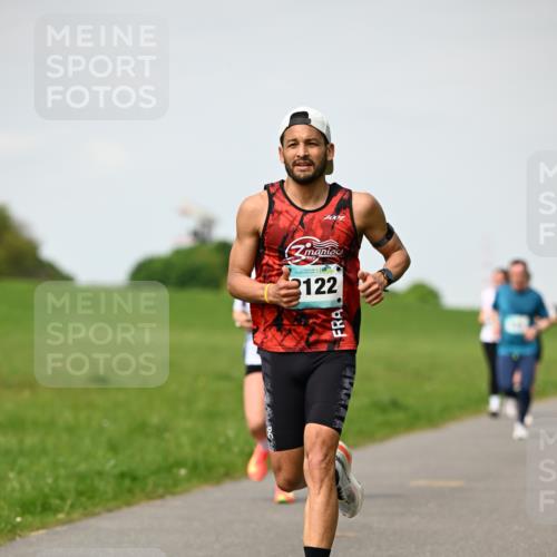 10.05.2026 - 8. Wedeler Halbmarathon Dr. Thomas Lammeyer http://msf.ph/oto/9695361 10.05.2026 11:21:19 Laufen 2122 meine-sportfotos.de
