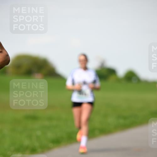10.05.2026 - 8. Wedeler Halbmarathon Dr. Thomas Lammeyer http://msf.ph/oto/9695376 10.05.2026 11:21:21 Laufen  meine-sportfotos.de
