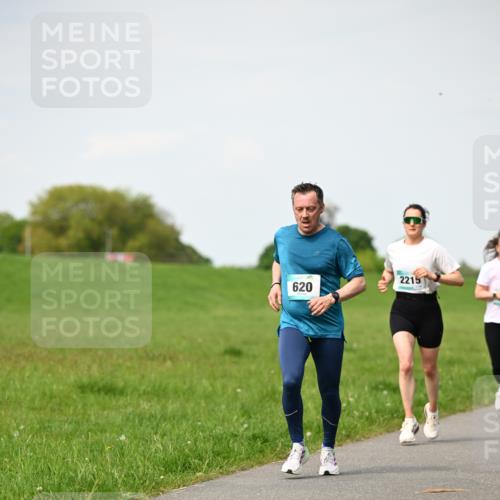 10.05.2026 - 8. Wedeler Halbmarathon Dr. Thomas Lammeyer http://msf.ph/oto/9695419 10.05.2026 11:21:23 Laufen 620, 2215 meine-sportfotos.de