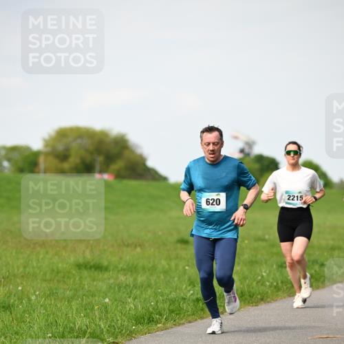 10.05.2026 - 8. Wedeler Halbmarathon Dr. Thomas Lammeyer http://msf.ph/oto/9695424 10.05.2026 11:21:24 Laufen 2215, 620 meine-sportfotos.de