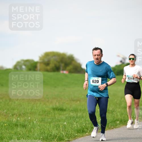 10.05.2026 - 8. Wedeler Halbmarathon Dr. Thomas Lammeyer http://msf.ph/oto/9695431 10.05.2026 11:21:24 Laufen 620, 2215 meine-sportfotos.de