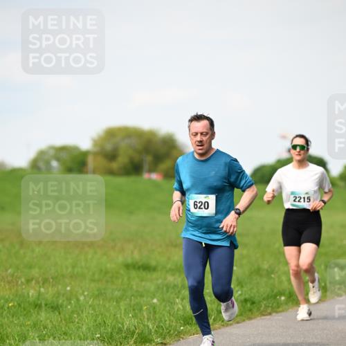 10.05.2026 - 8. Wedeler Halbmarathon Dr. Thomas Lammeyer http://msf.ph/oto/9695437 10.05.2026 11:21:24 Laufen 2215, 620 meine-sportfotos.de
