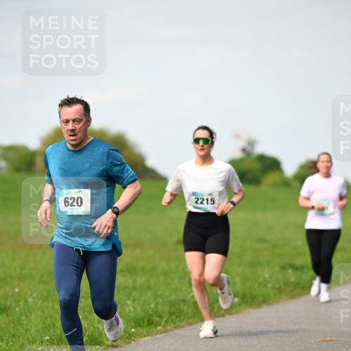 10.05.2026 - 8. Wedeler Halbmarathon Dr. Thomas Lammeyer http://msf.ph/oto/9695443 10.05.2026 11:21:25 Laufen 620, 2215 meine-sportfotos.de