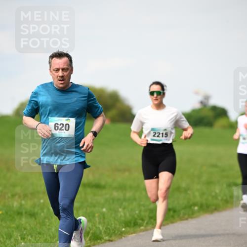 10.05.2026 - 8. Wedeler Halbmarathon Dr. Thomas Lammeyer http://msf.ph/oto/9695445 10.05.2026 11:21:25 Laufen 620, 2215 meine-sportfotos.de