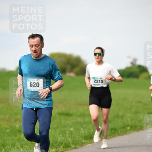 10.05.2026 - 8. Wedeler Halbmarathon Dr. Thomas Lammeyer http://msf.ph/oto/9695449 10.05.2026 11:21:25 Laufen 620, 2215 meine-sportfotos.de