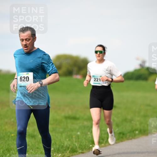 10.05.2026 - 8. Wedeler Halbmarathon Dr. Thomas Lammeyer http://msf.ph/oto/9695452 10.05.2026 11:21:26 Laufen 620, 221 meine-sportfotos.de