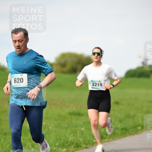 10.05.2026 - 8. Wedeler Halbmarathon Dr. Thomas Lammeyer http://msf.ph/oto/9695454 10.05.2026 11:21:26 Laufen 620, 2215 meine-sportfotos.de