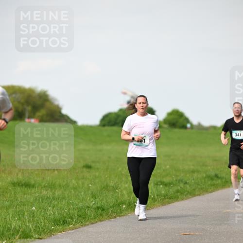 10.05.2026 - 8. Wedeler Halbmarathon Dr. Thomas Lammeyer http://msf.ph/oto/9695459 10.05.2026 11:21:27 Laufen 341 meine-sportfotos.de