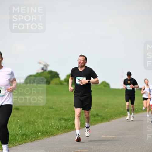 10.05.2026 - 8. Wedeler Halbmarathon Dr. Thomas Lammeyer http://msf.ph/oto/9695483 10.05.2026 11:21:29 Laufen  meine-sportfotos.de