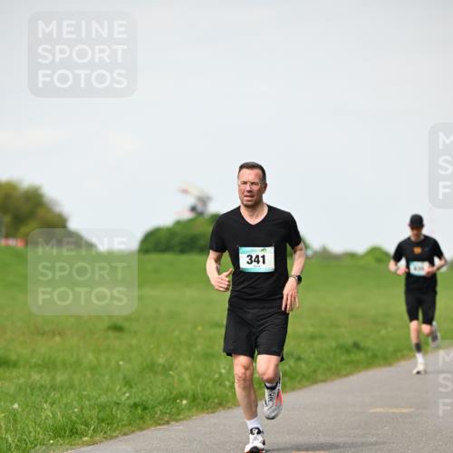 10.05.2026 - 8. Wedeler Halbmarathon Dr. Thomas Lammeyer http://msf.ph/oto/9695501 10.05.2026 11:21:30 Laufen 341 meine-sportfotos.de
