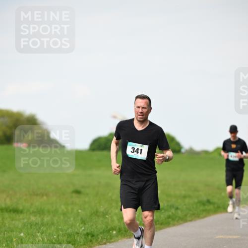 10.05.2026 - 8. Wedeler Halbmarathon Dr. Thomas Lammeyer http://msf.ph/oto/9695507 10.05.2026 11:21:30 Laufen 341 meine-sportfotos.de